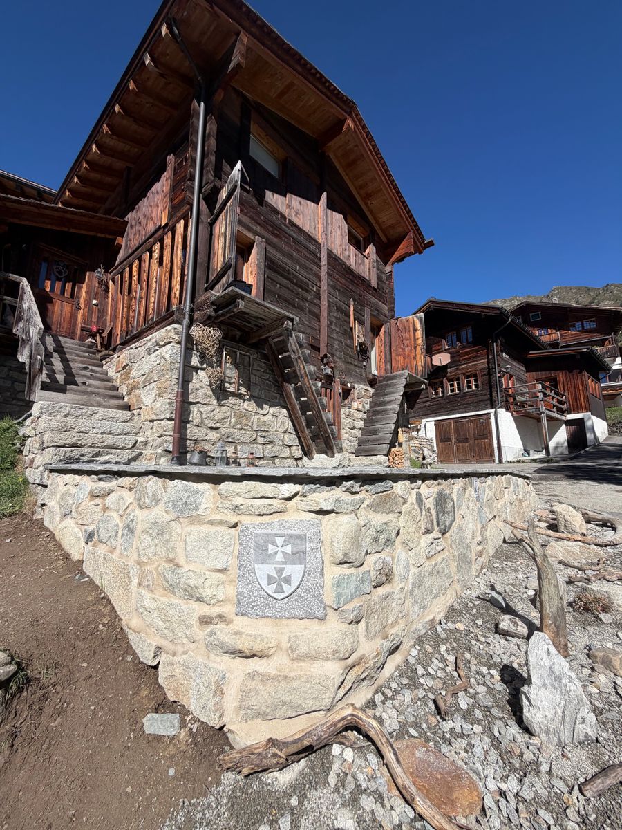 Natursteinmauer und Vorplatz Erneuerung - Ansicht 1