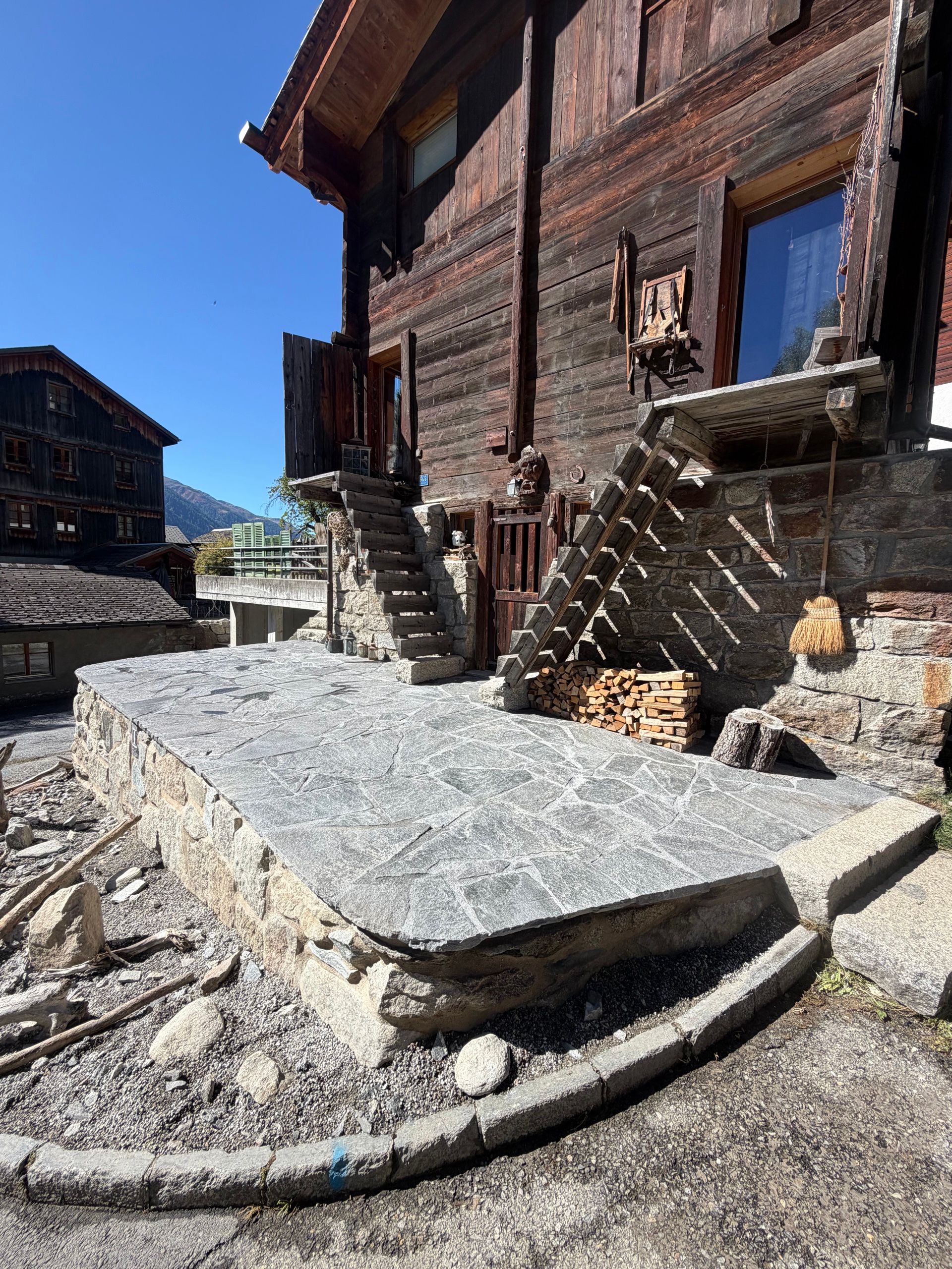 Natursteinmauer und Vorplatz Erneuerung